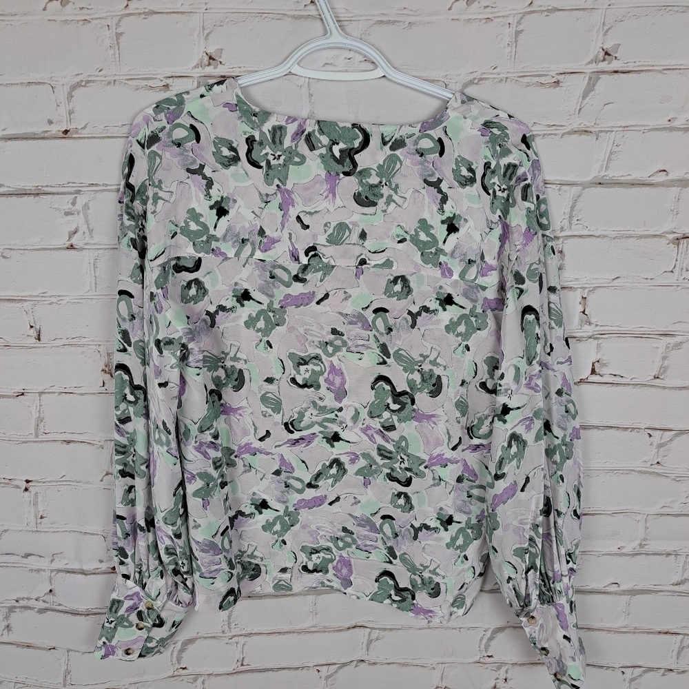 CLUB Monaco Floral V-Neck Balloon-Sleeve Top - Picture 7 of 9